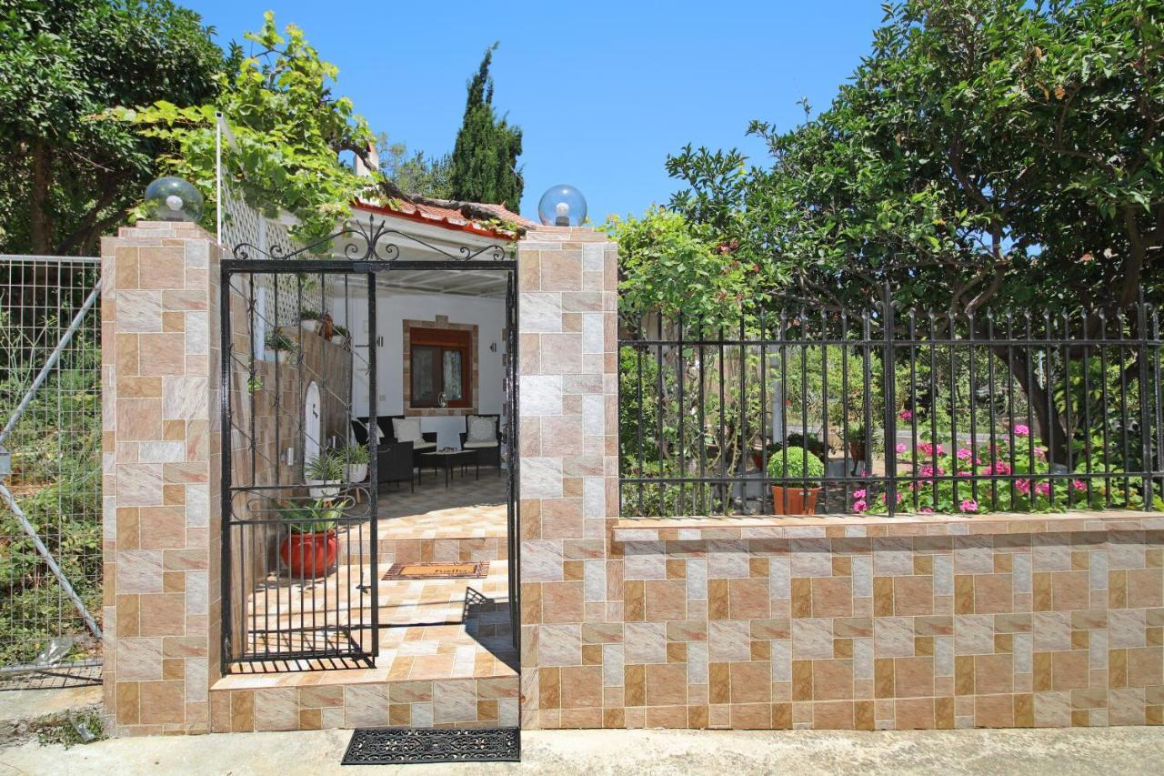 Vasia'S Small Villa Skopelos Town Bagian luar foto