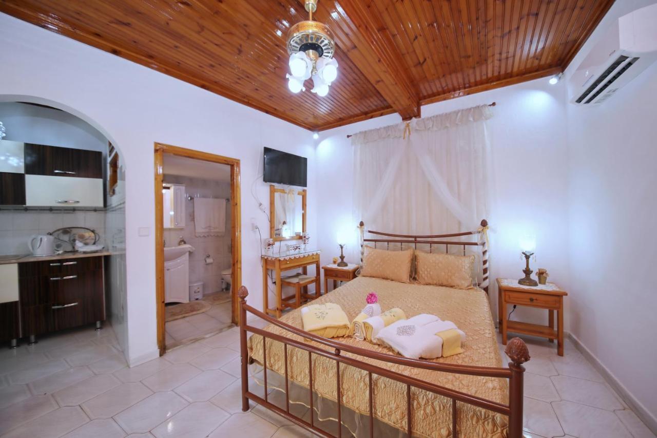 Vasia'S Small Villa Skopelos Town Bagian luar foto