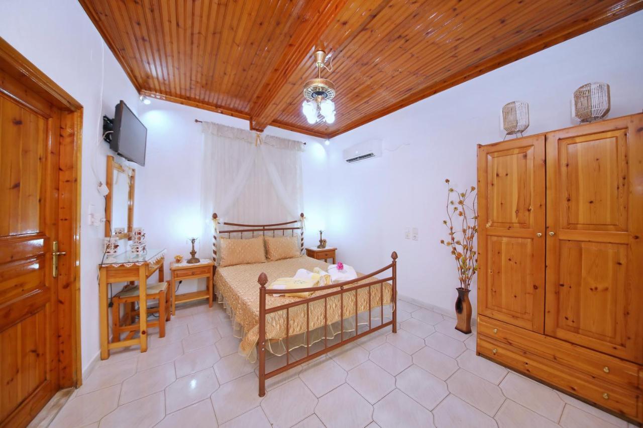 Vasia'S Small Villa Skopelos Town Bagian luar foto