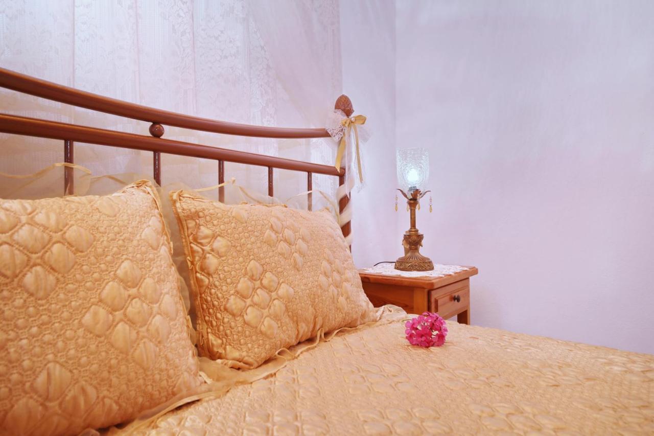 Vasia'S Small Villa Skopelos Town Bagian luar foto
